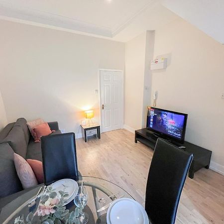 לונדון 1-Bedroom Flat With Small Garden & Paid Parking In Finsbury Park, Highbury מראה חיצוני תמונה