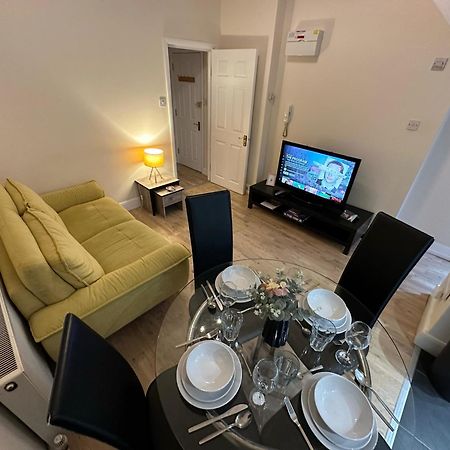 לונדון 1-Bedroom Flat With Small Garden & Paid Parking In Finsbury Park, Highbury מראה חיצוני תמונה