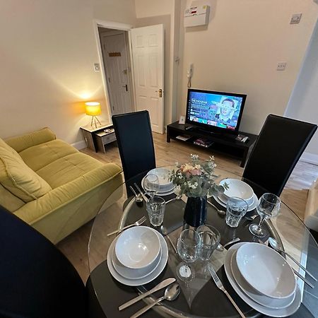 לונדון 1-Bedroom Flat With Small Garden & Paid Parking In Finsbury Park, Highbury מראה חיצוני תמונה