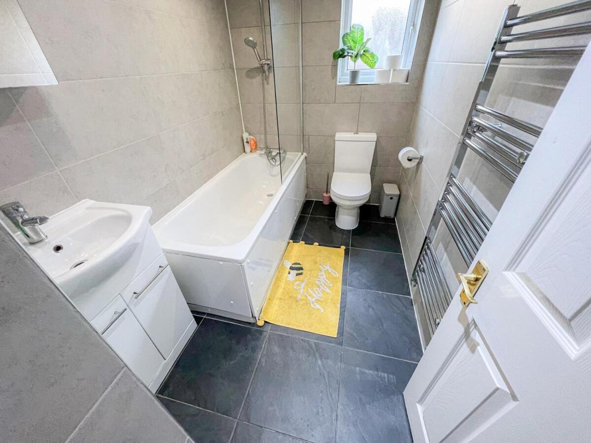לונדון 1-Bedroom Flat With Small Garden & Paid Parking In Finsbury Park, Highbury מראה חיצוני תמונה