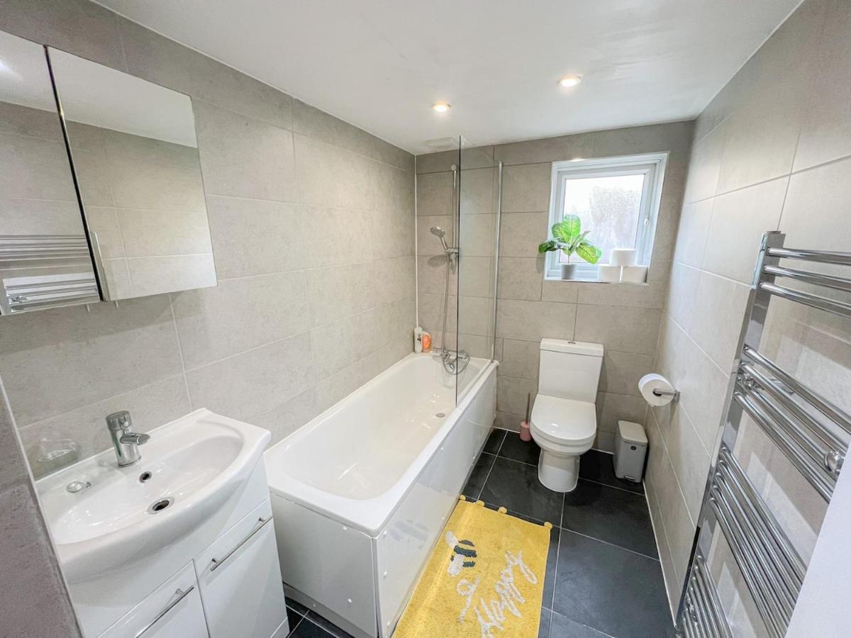 לונדון 1-Bedroom Flat With Small Garden & Paid Parking In Finsbury Park, Highbury מראה חיצוני תמונה