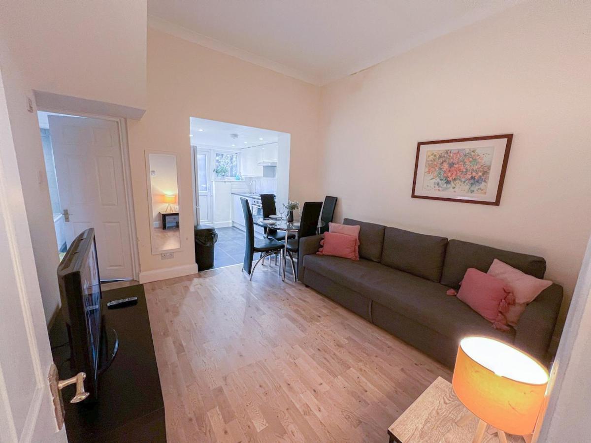 לונדון 1-Bedroom Flat With Small Garden & Paid Parking In Finsbury Park, Highbury מראה חיצוני תמונה