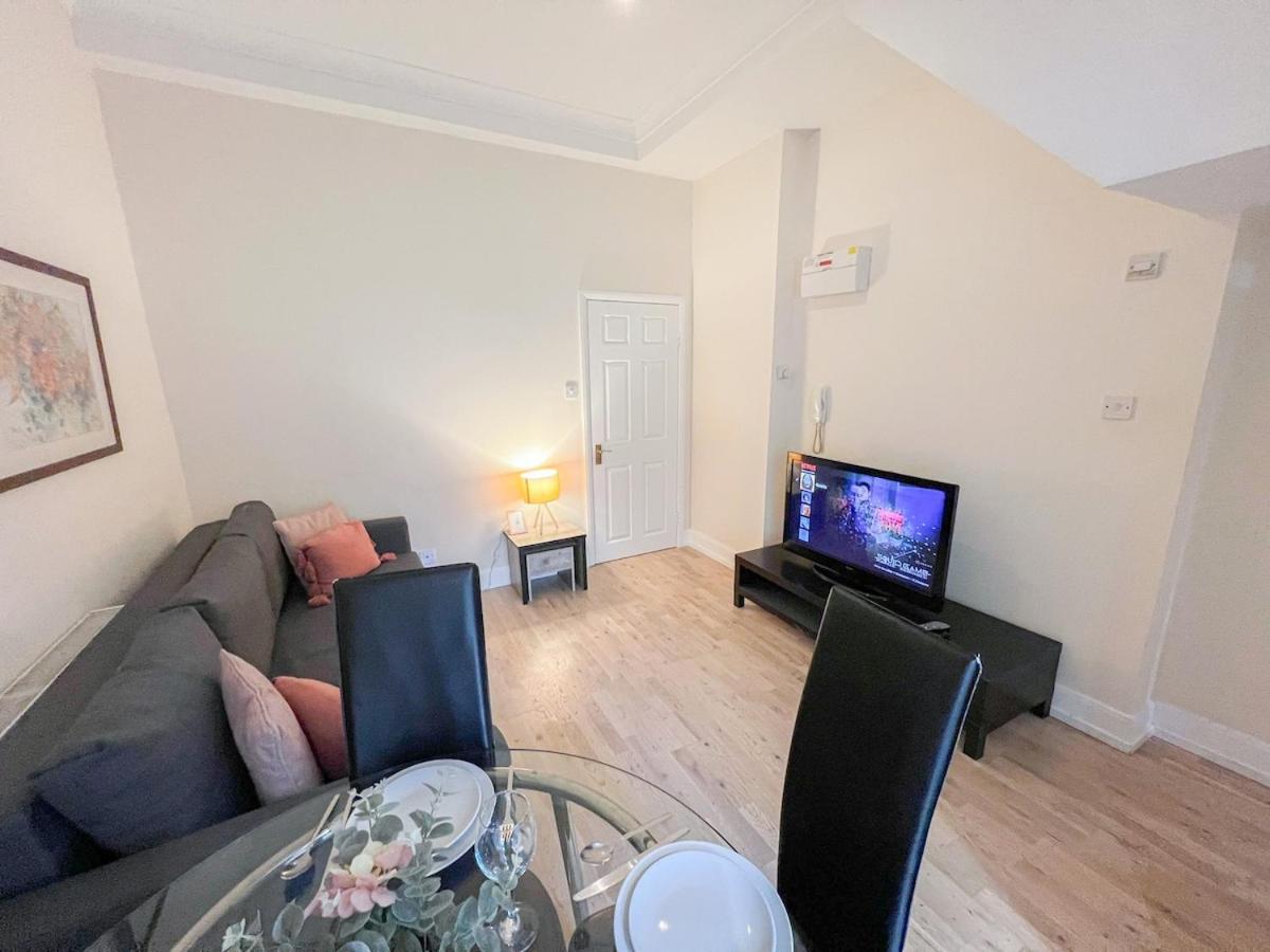 לונדון 1-Bedroom Flat With Small Garden & Paid Parking In Finsbury Park, Highbury מראה חיצוני תמונה