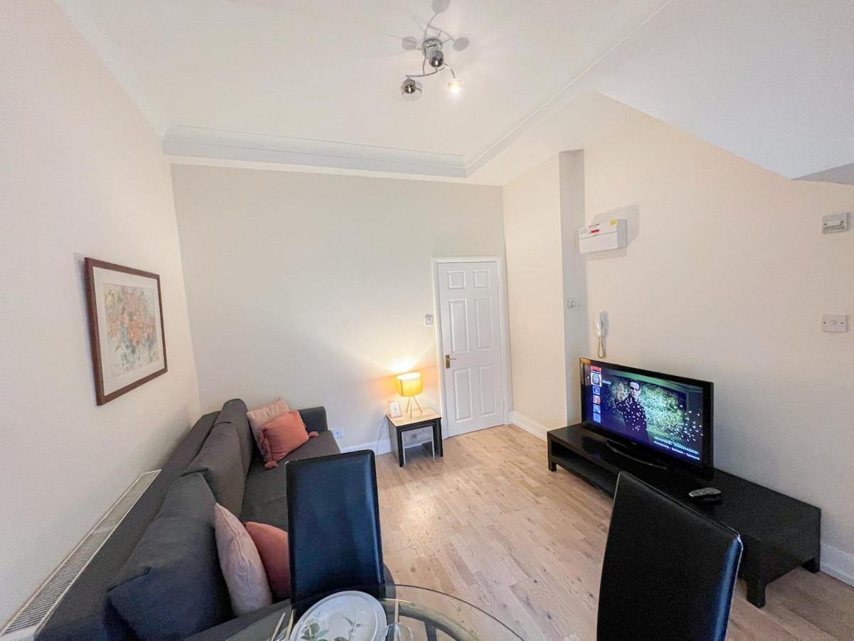לונדון 1-Bedroom Flat With Small Garden & Paid Parking In Finsbury Park, Highbury מראה חיצוני תמונה