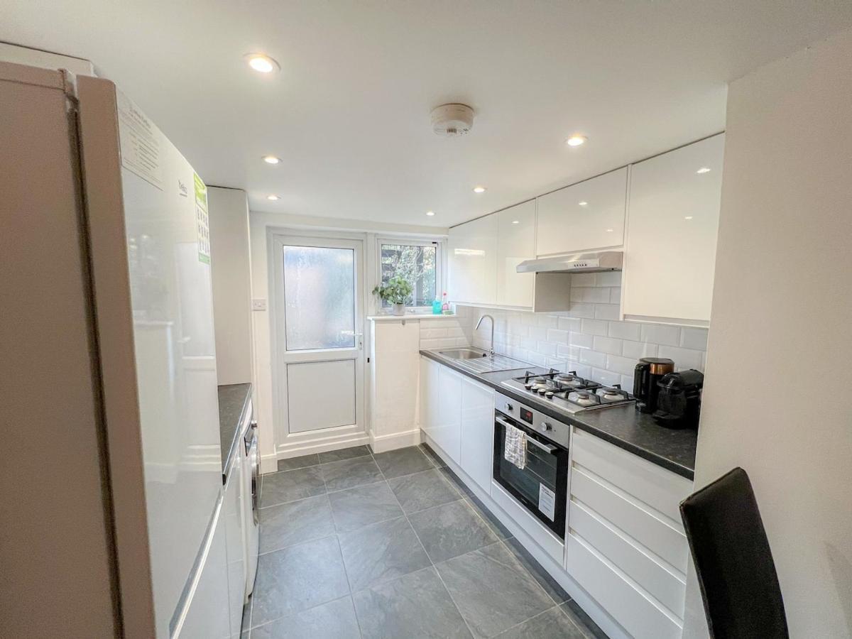 לונדון 1-Bedroom Flat With Small Garden & Paid Parking In Finsbury Park, Highbury מראה חיצוני תמונה