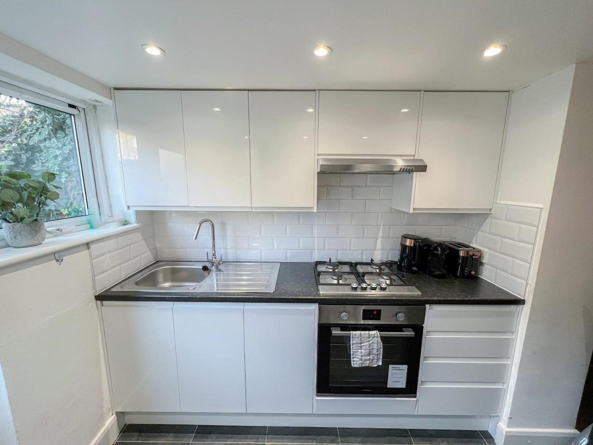 לונדון 1-Bedroom Flat With Small Garden & Paid Parking In Finsbury Park, Highbury מראה חיצוני תמונה