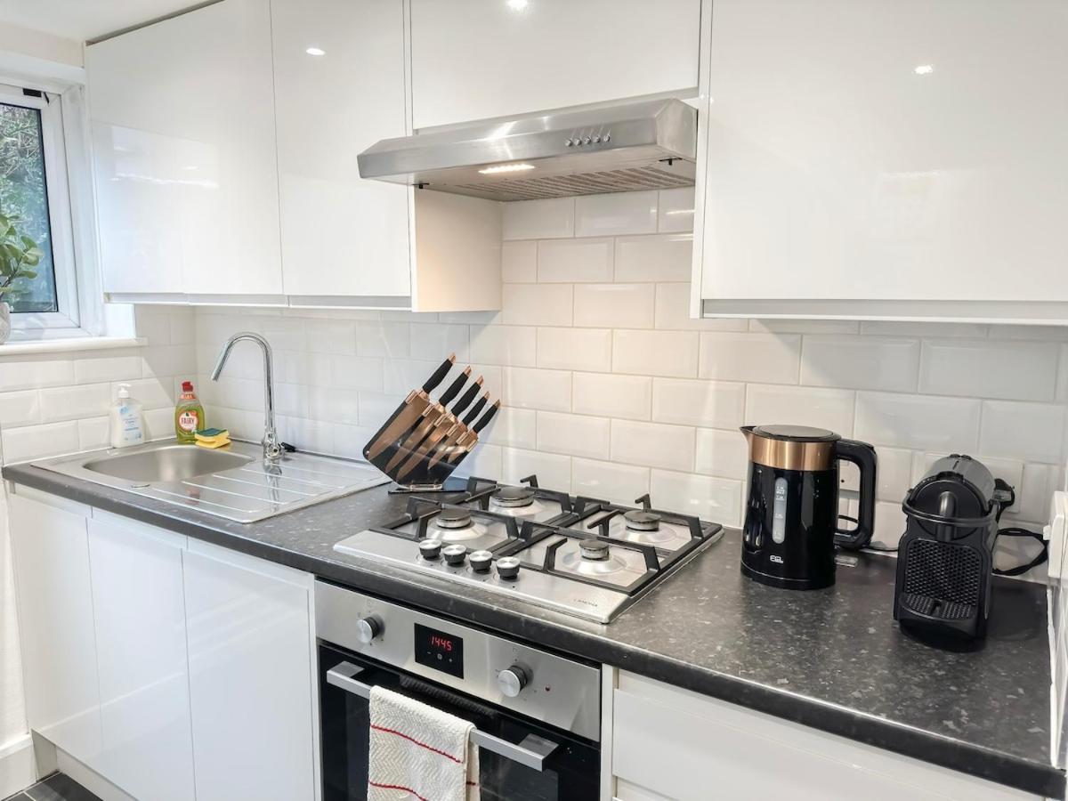 לונדון 1-Bedroom Flat With Small Garden & Paid Parking In Finsbury Park, Highbury מראה חיצוני תמונה