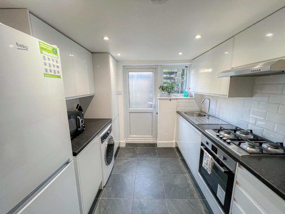 לונדון 1-Bedroom Flat With Small Garden & Paid Parking In Finsbury Park, Highbury מראה חיצוני תמונה