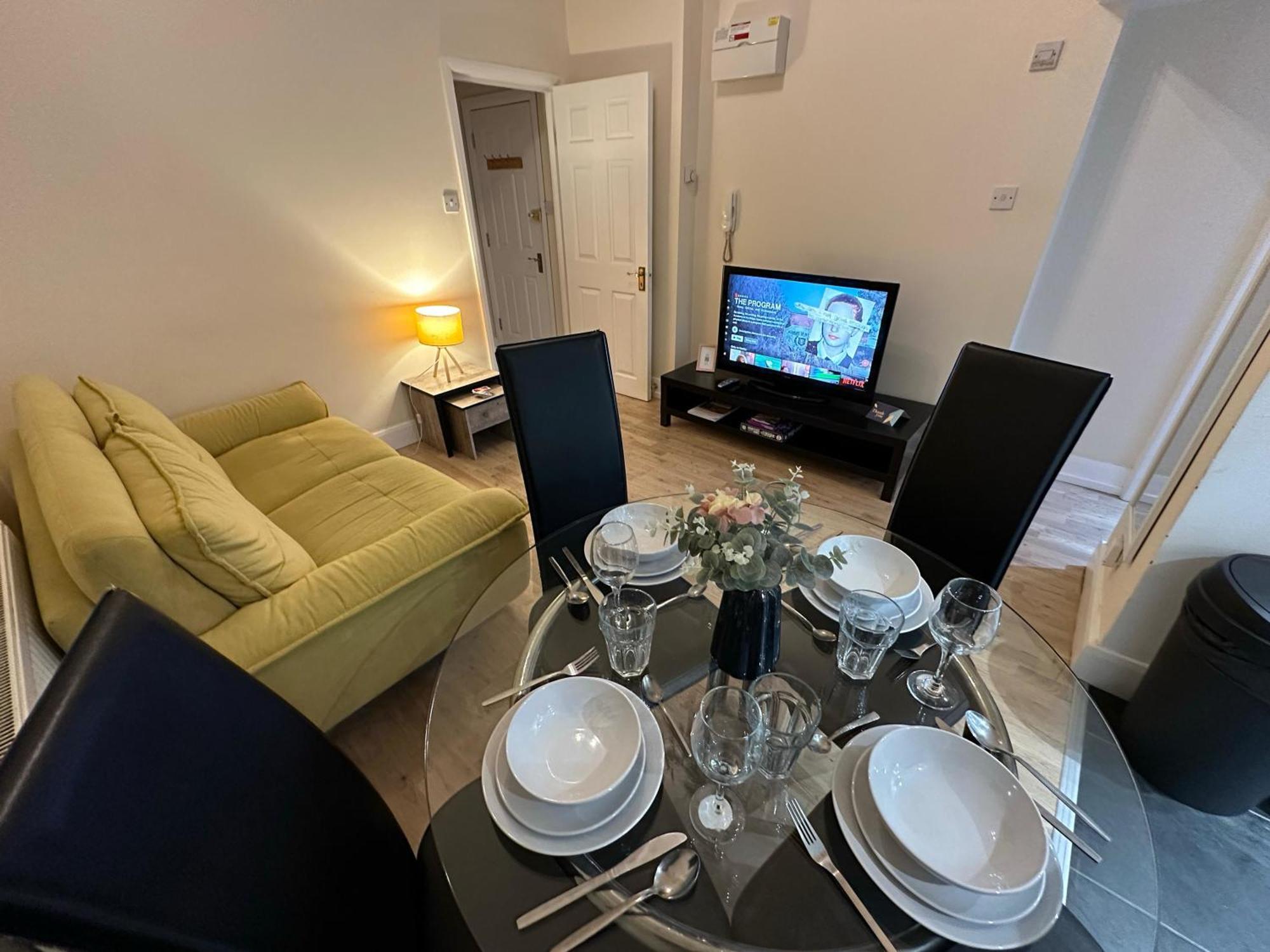 לונדון 1-Bedroom Flat With Small Garden & Paid Parking In Finsbury Park, Highbury מראה חיצוני תמונה